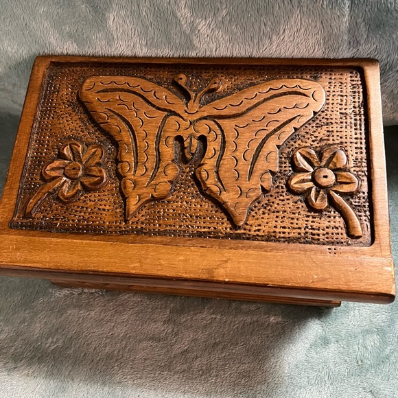 Beautiful handmade butterfly jewelry box, all hand carved, 9”X6”, so pretty - Picture 1 of 9